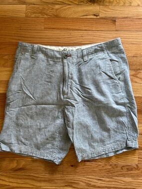 Eddie Bauer Light blue linden Flat-Front Men’s Shorts size 34 adjustable